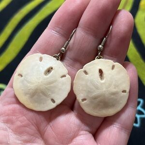 VTG Coastal Handmade Real Sand Dollar Shell Silver Tone Metal Pierced Earrings